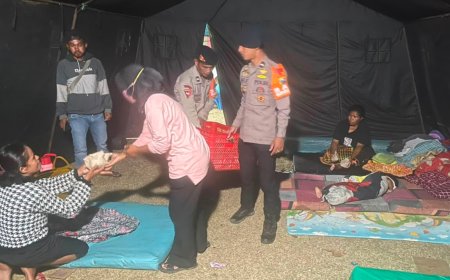 Brimob Polda Jatim Kerahkan Randurlap dan Water Treatment Pasok Makanan dan Air Bersih Pengungsi NTT