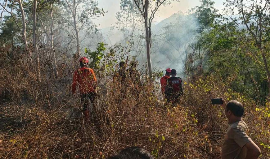 Tim Gabungan Polres Trenggalek Evakuasi 4 Pendaki yang Terjebak Kebakaran di Gunung Orak Arik