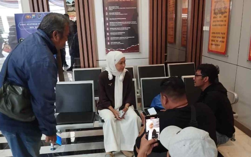 Terkait Saksi Arisan Online Bodong, Selebgram Ratu Felisha Penuhi Panggilan Penyidik DitresSiber Polda Jatim